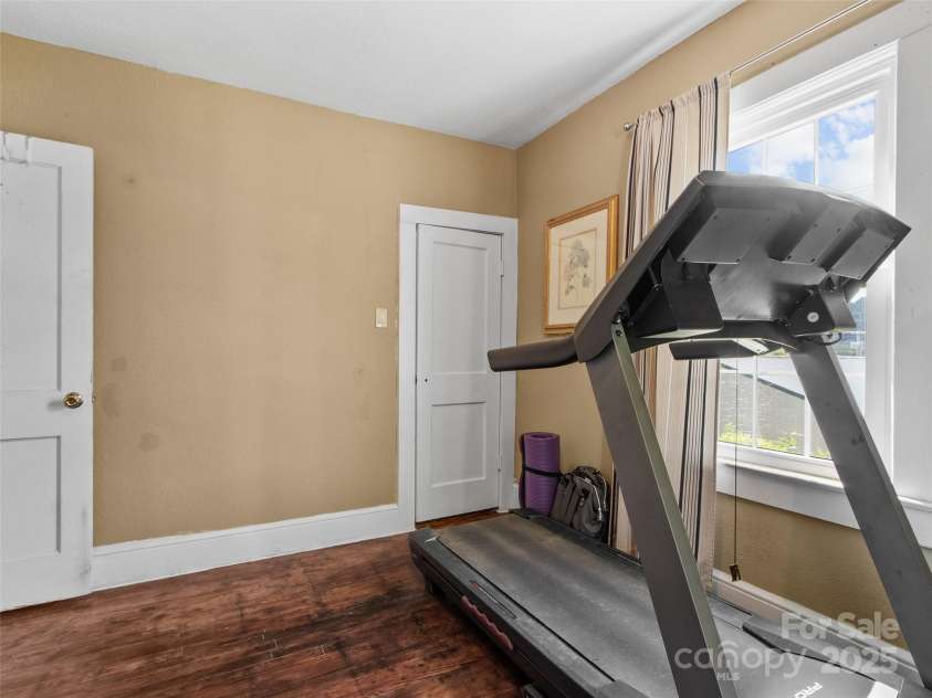 56 Love Fox Road, Burnsville, NC 28714.  MLS# CAR4277030, YatesRealty ID 25760. 