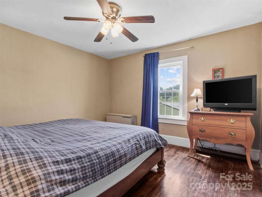 56 Love Fox Road, Burnsville, NC 28714.  MLS# CAR4277030, YatesRealty ID 25760. 
