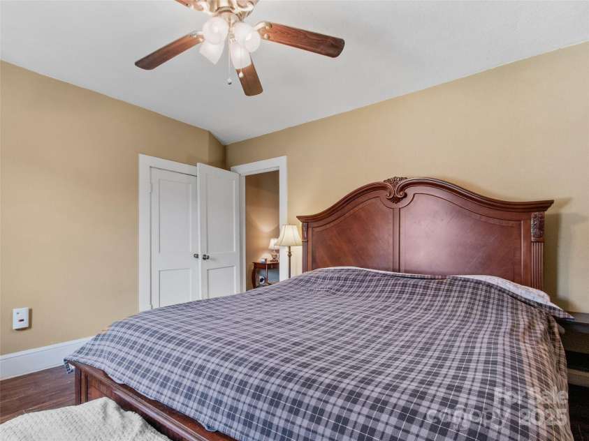 56 Love Fox Road, Burnsville, NC 28714.  MLS# CAR4277030, YatesRealty ID 25760. 