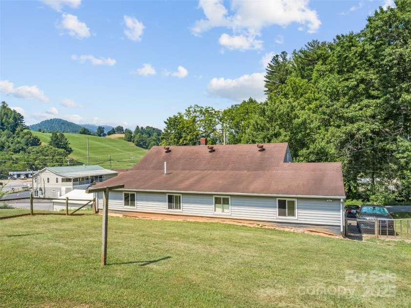 56 Love Fox Road, Burnsville, NC 28714.  MLS# CAR4277030, YatesRealty ID 25760. 