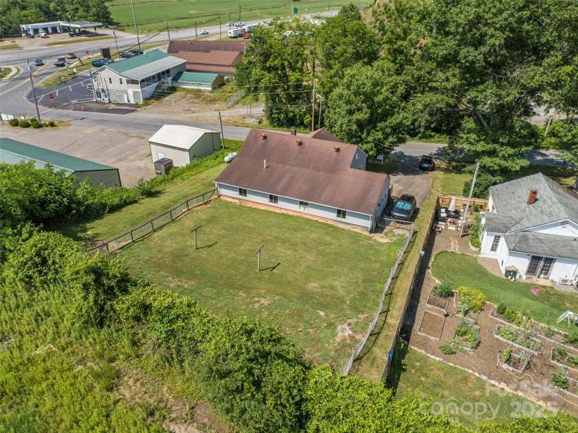 56 Love Fox Road, Burnsville, NC 28714.  MLS# CAR4277030, YatesRealty ID 25760. 