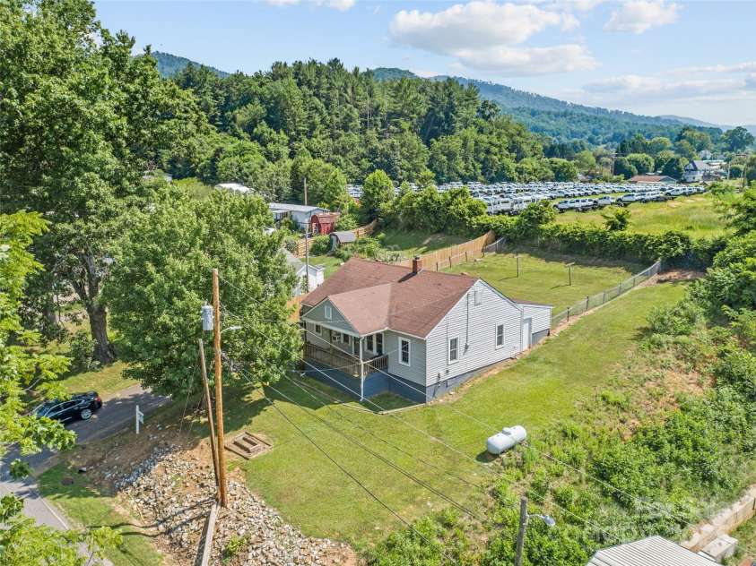 56 Love Fox Road, Burnsville, NC 28714.  MLS# CAR4277030, YatesRealty ID 25760. 