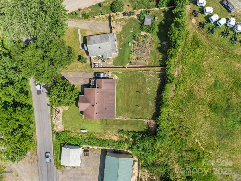 56 Love Fox Road, Burnsville, NC 28714.  MLS# CAR4277030, YatesRealty ID 25760. 