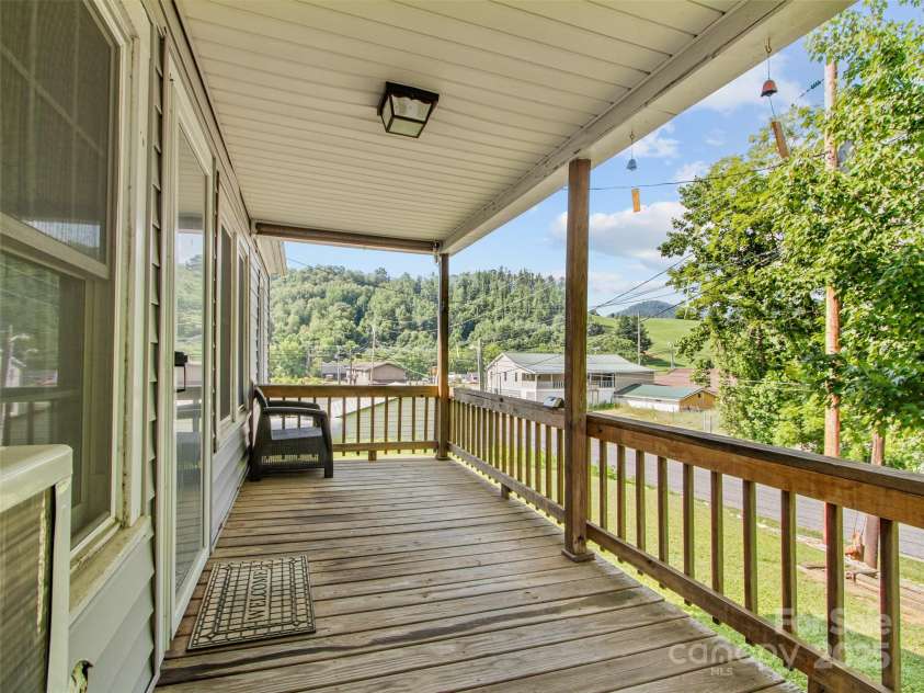 56 Love Fox Road, Burnsville, NC 28714.  MLS# CAR4277030, YatesRealty ID 25760. 