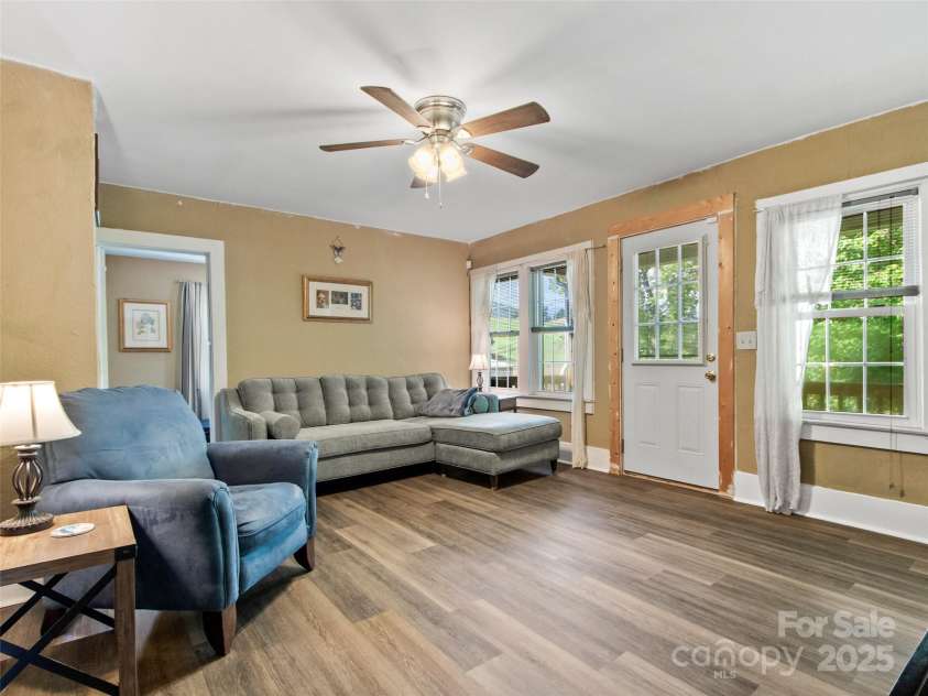 56 Love Fox Road, Burnsville, NC 28714.  MLS# CAR4277030, YatesRealty ID 25760. 