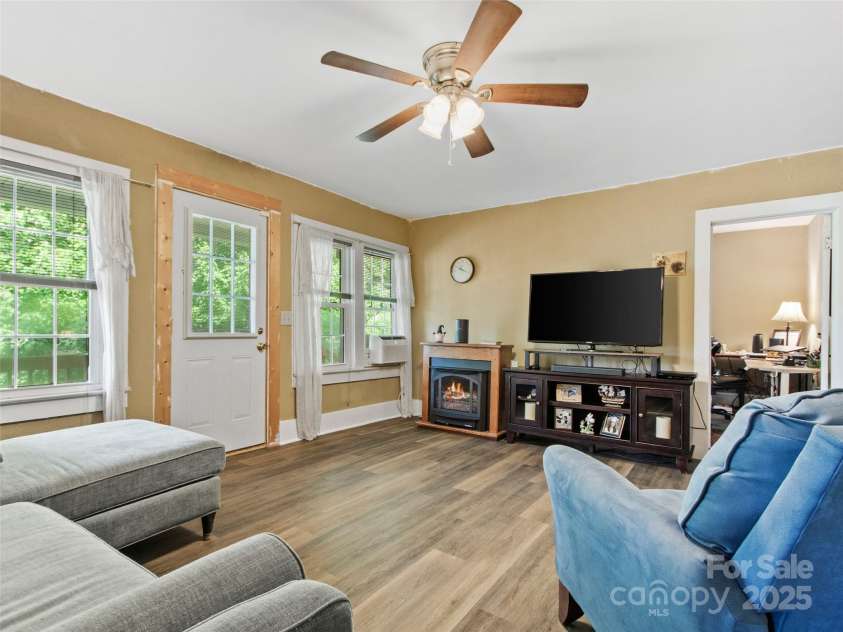 56 Love Fox Road, Burnsville, NC 28714.  MLS# CAR4277030, YatesRealty ID 25760. 