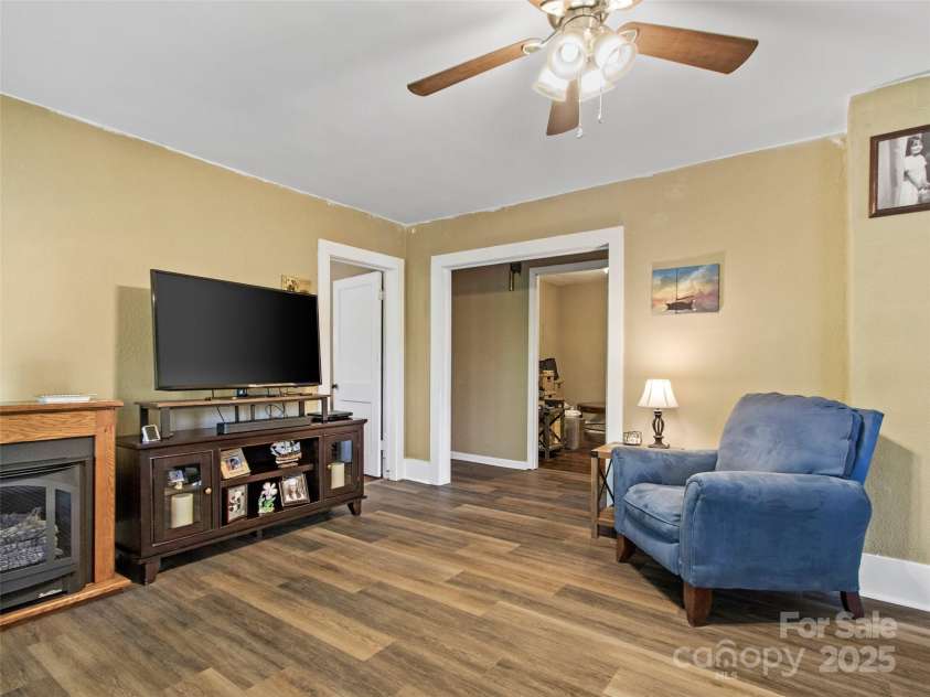 56 Love Fox Road, Burnsville, NC 28714.  MLS# CAR4277030, YatesRealty ID 25760. 