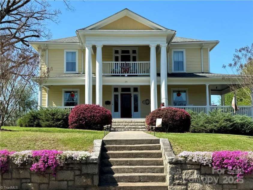 311 Cherry Street, Mount Airy, NC 27030.  MLS# CAR4267362, YatesRealty ID 25761. 