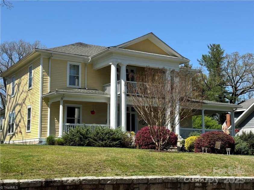 311 Cherry Street, Mount Airy, NC 27030.  MLS# CAR4267362, YatesRealty ID 25761. 