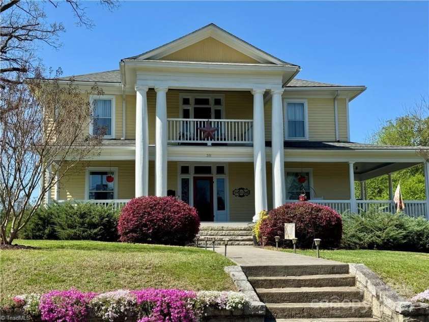 311 Cherry Street, Mount Airy, NC 27030.  MLS# CAR4267362, YatesRealty ID 25761. 