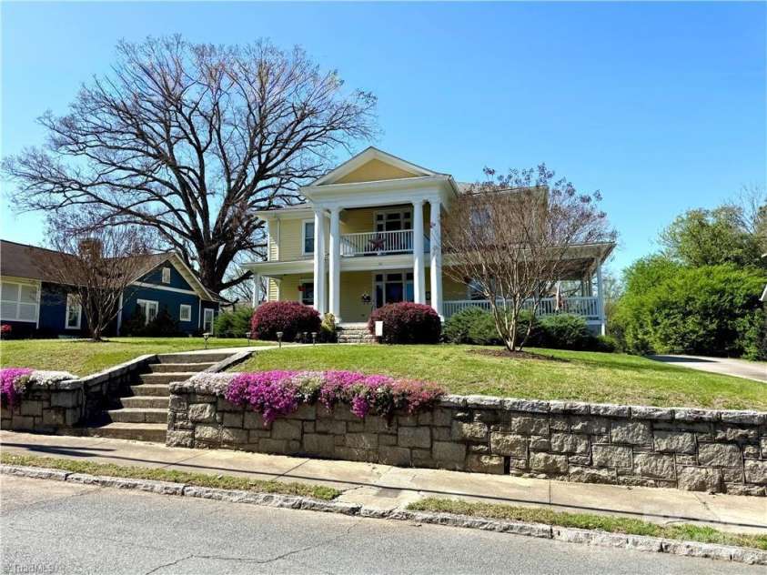 311 Cherry Street, Mount Airy, NC 27030.  MLS# CAR4267362, YatesRealty ID 25761. 