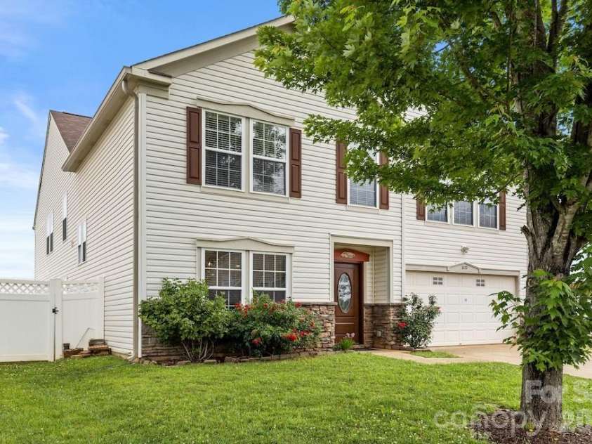 3272 Table Rock Drive, Gastonia, NC 28052.  MLS# CAR4385493, YatesRealty ID 25761. Front