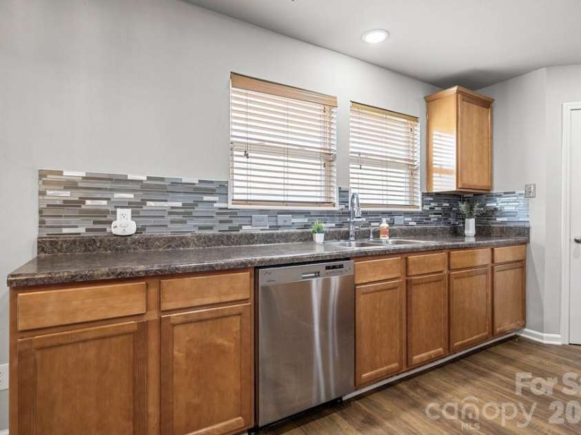 3272 Table Rock Drive, Gastonia, NC 28052.  MLS# CAR4385493, YatesRealty ID 25761. Kitchen