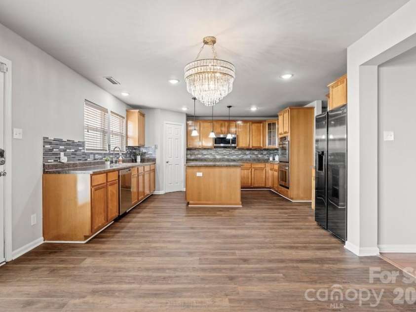 3272 Table Rock Drive, Gastonia, NC 28052.  MLS# CAR4385493, YatesRealty ID 25761. Kitchen and breakfast area