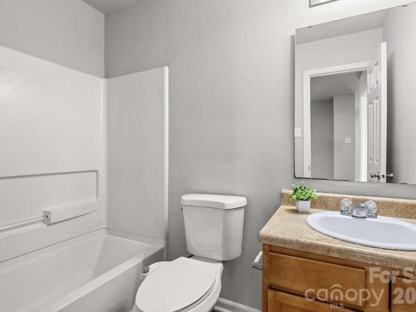 3272 Table Rock Drive, Gastonia, NC 28052.  MLS# CAR4385493, YatesRealty ID 25761. Main level full bathroom