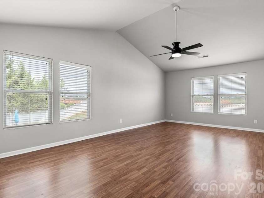 3272 Table Rock Drive, Gastonia, NC 28052.  MLS# CAR4385493, YatesRealty ID 25761. Primary bedroom