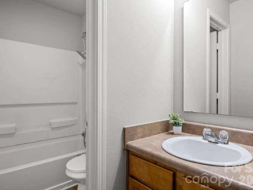 3272 Table Rock Drive, Gastonia, NC 28052.  MLS# CAR4385493, YatesRealty ID 25761. Upper level bathroom 3
