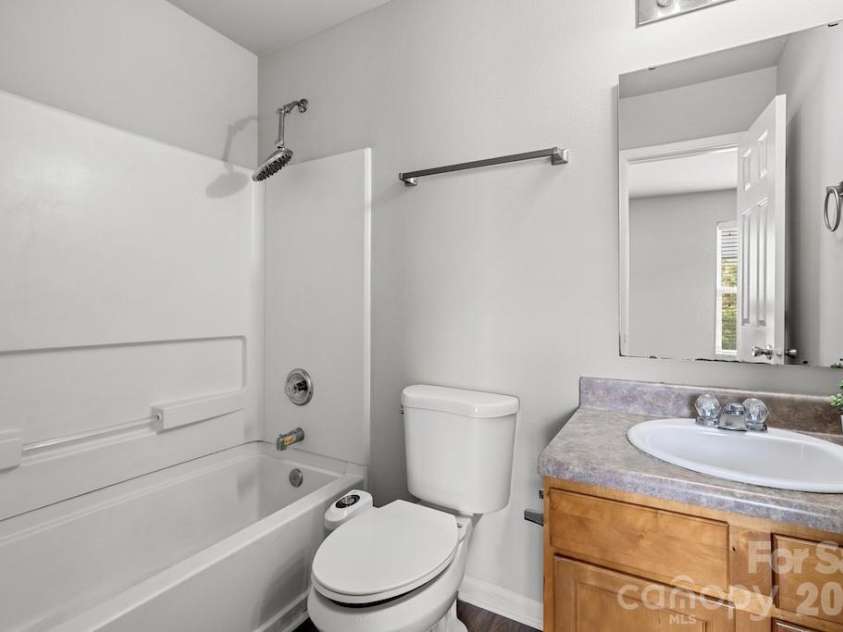 3272 Table Rock Drive, Gastonia, NC 28052.  MLS# CAR4385493, YatesRealty ID 25761. Upper level bedroom 4 ensuite bathroom