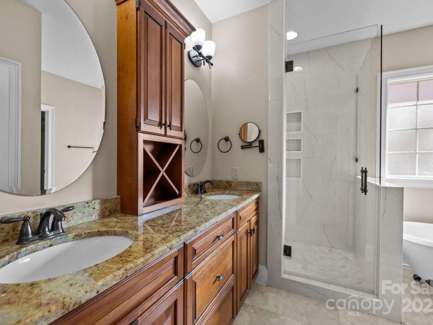 11280 Mcfalls Drive, Indian Land, SC 29707.  MLS# CAR4225880, YatesRealty ID 25762. The abundant and luxurious primary bath suite.