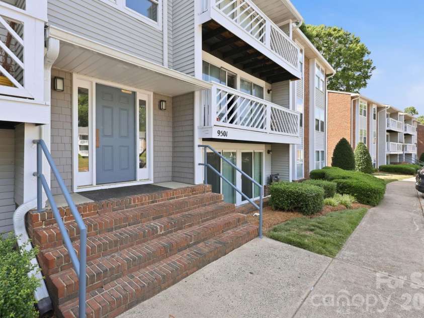 9501 Shannon Green Drive, Charlotte, NC 28213.  MLS# CAR4381985, YatesRealty ID 25762. 