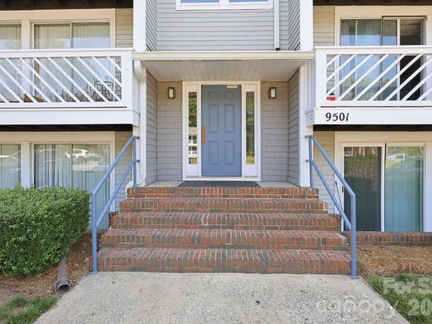 9501 Shannon Green Drive, Charlotte, NC 28213.  MLS# CAR4381985, YatesRealty ID 25762. 