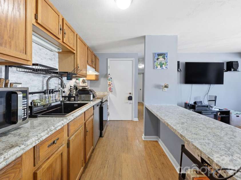 9501 Shannon Green Drive, Charlotte, NC 28213.  MLS# CAR4381985, YatesRealty ID 25762. 