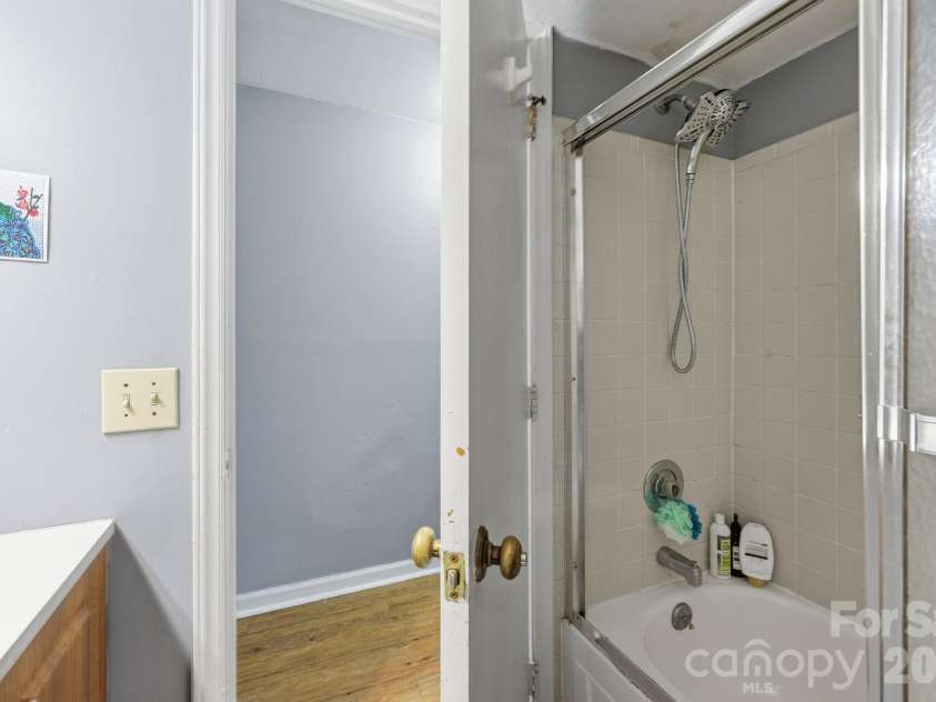 9501 Shannon Green Drive, Charlotte, NC 28213.  MLS# CAR4381985, YatesRealty ID 25762. 