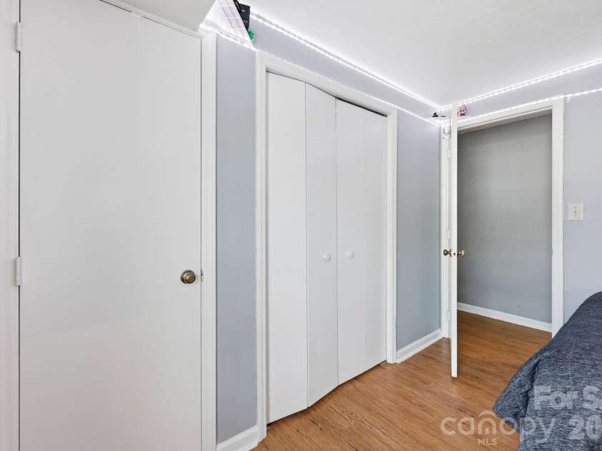 9501 Shannon Green Drive, Charlotte, NC 28213.  MLS# CAR4381985, YatesRealty ID 25762. 