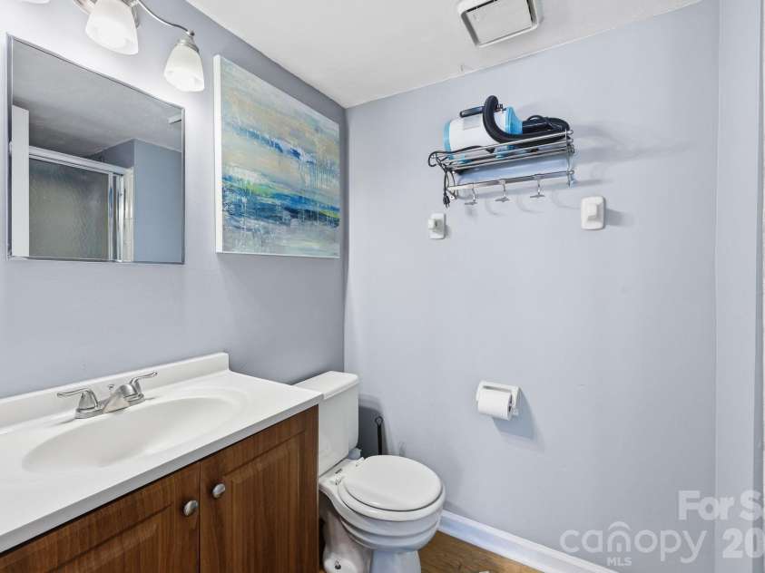9501 Shannon Green Drive, Charlotte, NC 28213.  MLS# CAR4381985, YatesRealty ID 25762. 