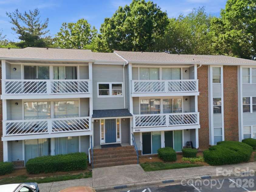 9501 Shannon Green Drive, Charlotte, NC 28213.  MLS# CAR4381985, YatesRealty ID 25762. 