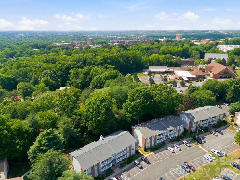 9501 Shannon Green Drive, Charlotte, NC 28213.  MLS# CAR4381985, YatesRealty ID 25762. 