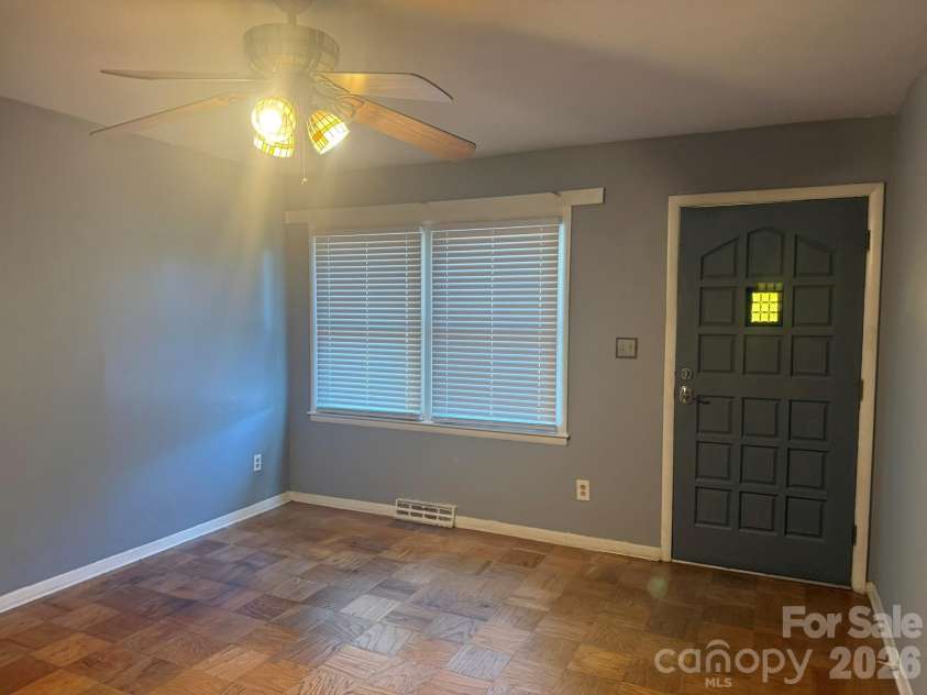 4915 Malibu Drive, Charlotte, NC 28215.  MLS# CAR4386939, YatesRealty ID 25764. 