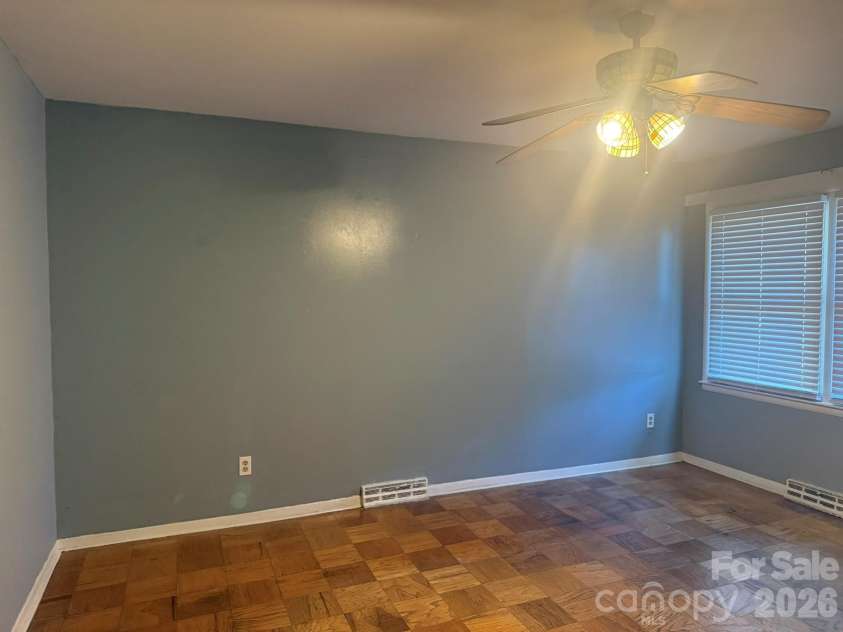 4915 Malibu Drive, Charlotte, NC 28215.  MLS# CAR4386939, YatesRealty ID 25764. 