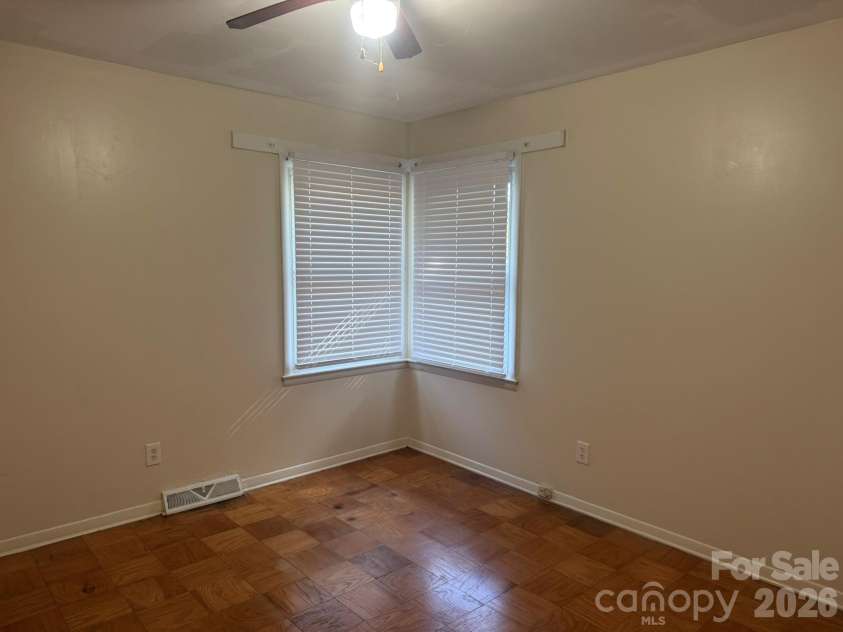 4915 Malibu Drive, Charlotte, NC 28215.  MLS# CAR4386939, YatesRealty ID 25764. 