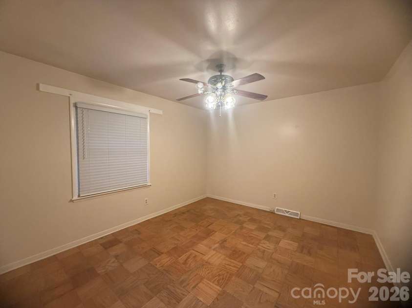 4915 Malibu Drive, Charlotte, NC 28215.  MLS# CAR4386939, YatesRealty ID 25764. 