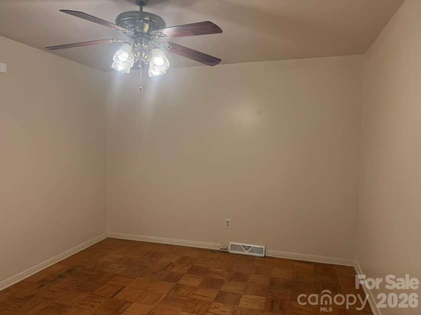 4915 Malibu Drive, Charlotte, NC 28215.  MLS# CAR4386939, YatesRealty ID 25764. 