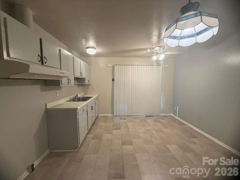 4915 Malibu Drive, Charlotte, NC 28215.  MLS# CAR4386939, YatesRealty ID 25764. 