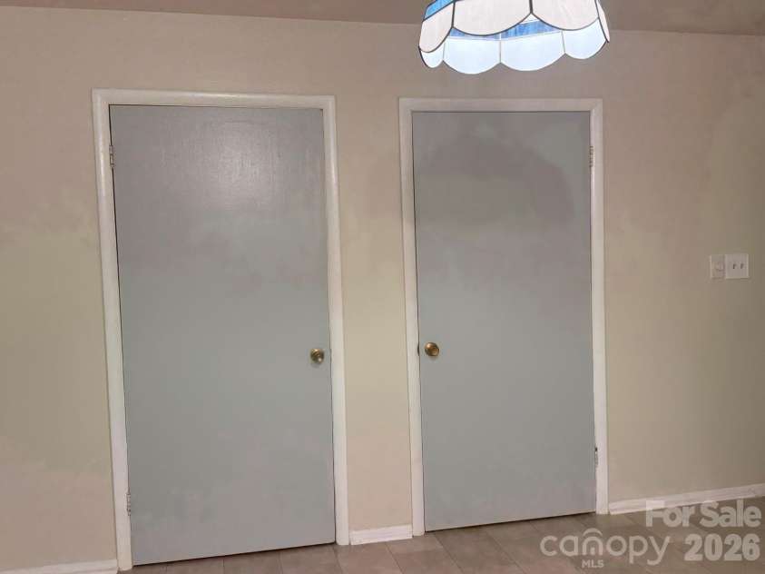 4915 Malibu Drive, Charlotte, NC 28215.  MLS# CAR4386939, YatesRealty ID 25764. 