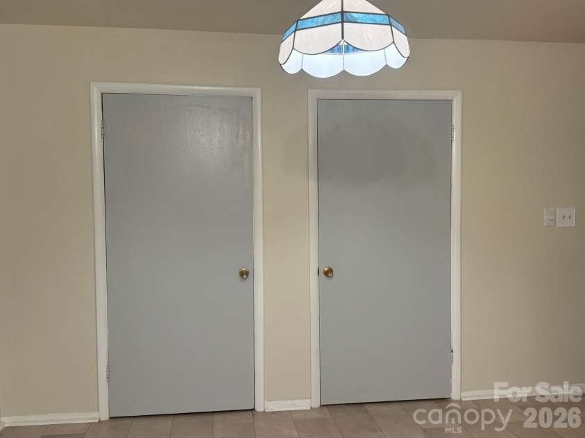 4915 Malibu Drive, Charlotte, NC 28215.  MLS# CAR4386939, YatesRealty ID 25764. 