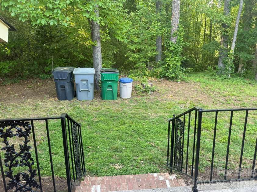4915 Malibu Drive, Charlotte, NC 28215.  MLS# CAR4386939, YatesRealty ID 25764. 