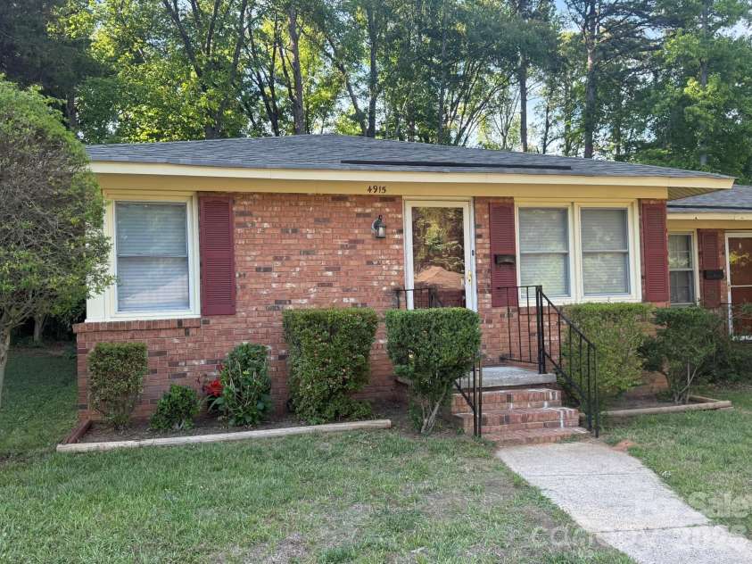 4915 Malibu Drive, Charlotte, NC 28215.  MLS# CAR4386939, YatesRealty ID 25764. 