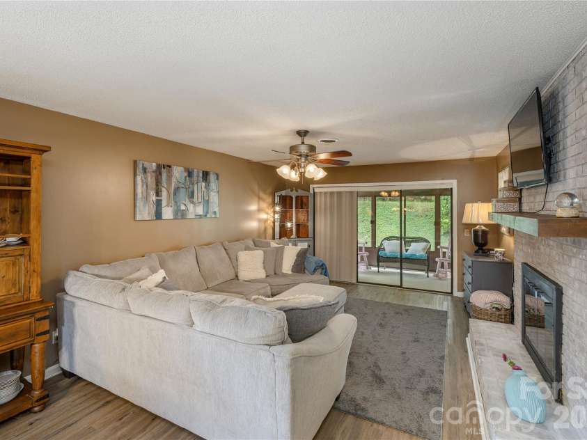 580 Britton Creek Drive, Hendersonville, NC 28791.  MLS# CAR4386506, YatesRealty ID 25766. 