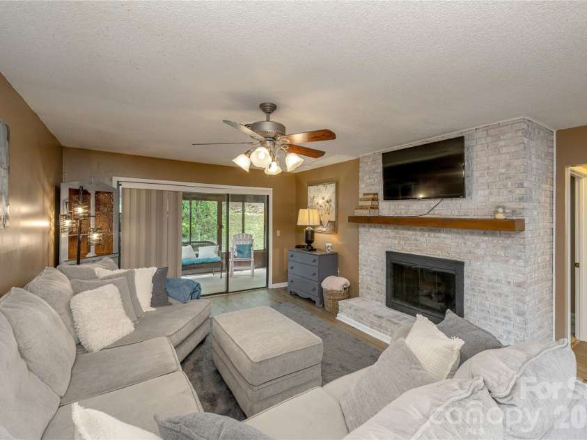 580 Britton Creek Drive, Hendersonville, NC 28791.  MLS# CAR4386506, YatesRealty ID 25766. 