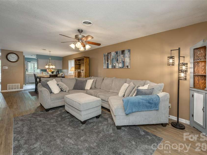 580 Britton Creek Drive, Hendersonville, NC 28791.  MLS# CAR4386506, YatesRealty ID 25766. 