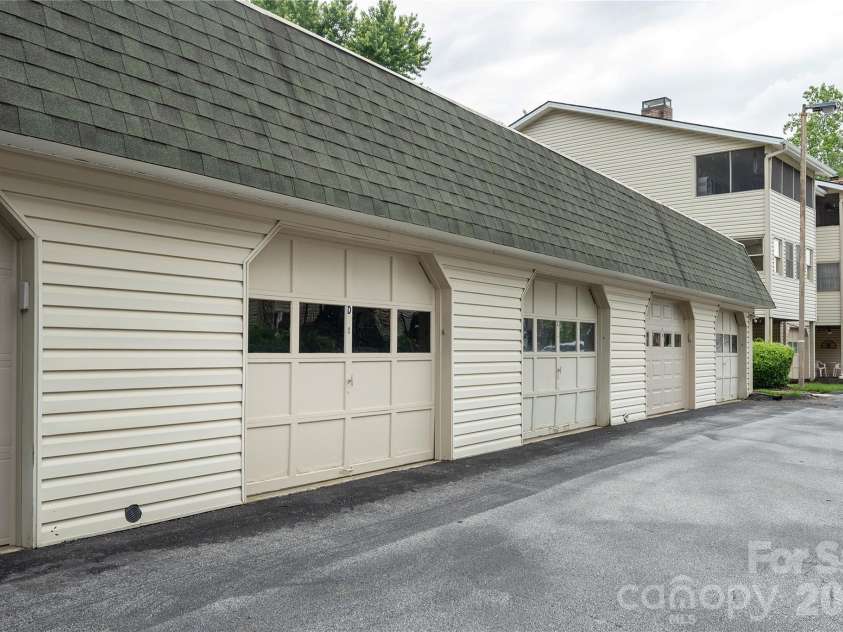 580 Britton Creek Drive, Hendersonville, NC 28791.  MLS# CAR4386506, YatesRealty ID 25766. 