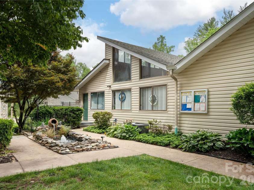 580 Britton Creek Drive, Hendersonville, NC 28791.  MLS# CAR4386506, YatesRealty ID 25766. 