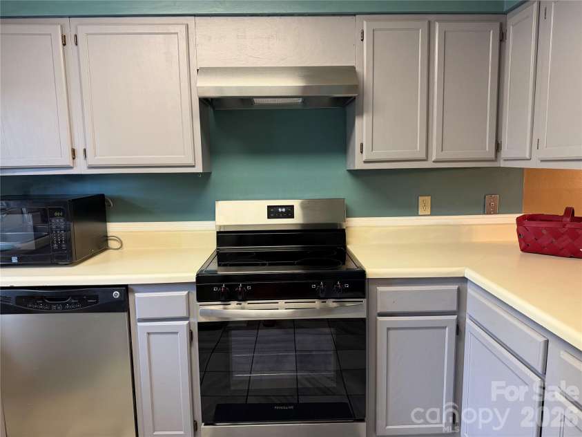 580 Britton Creek Drive, Hendersonville, NC 28791.  MLS# CAR4386506, YatesRealty ID 25766. 
