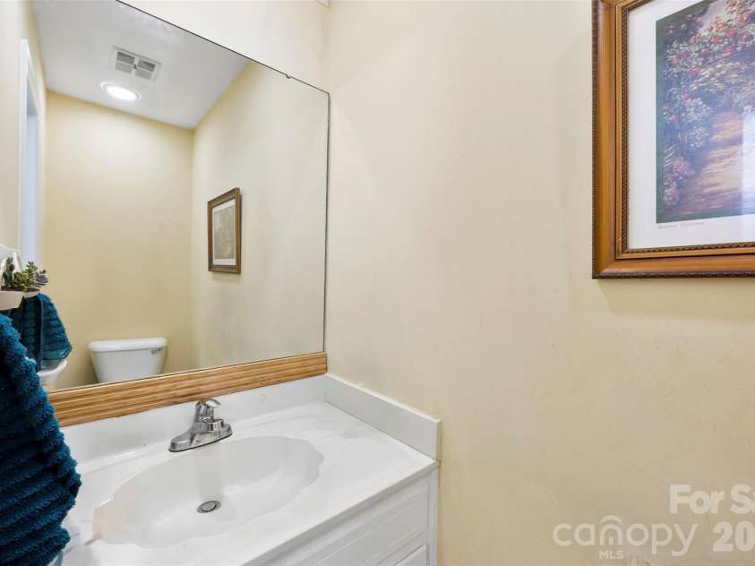 7130 Stonington Lane, Charlotte, NC 28227.  MLS# CAR4386723, YatesRealty ID 25767. 