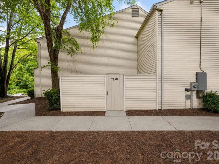 7130 Stonington Lane, Charlotte, NC 28227.  MLS# CAR4386723, YatesRealty ID 25767. 