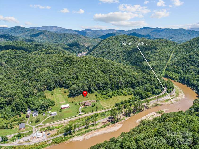 38 Peterson Lane, Green Mountain, NC 28740.  MLS# CAR4279349, YatesRealty ID 25769. 